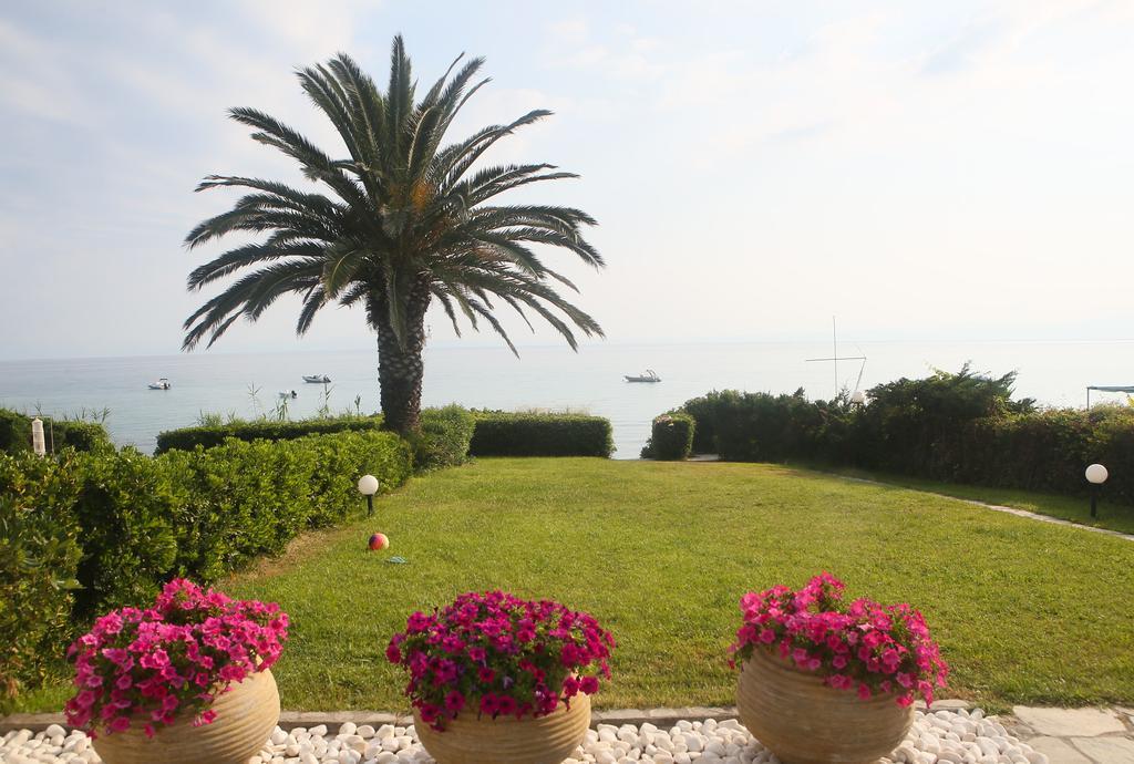 Beach Front Chanioti Polychrono Bagian luar foto