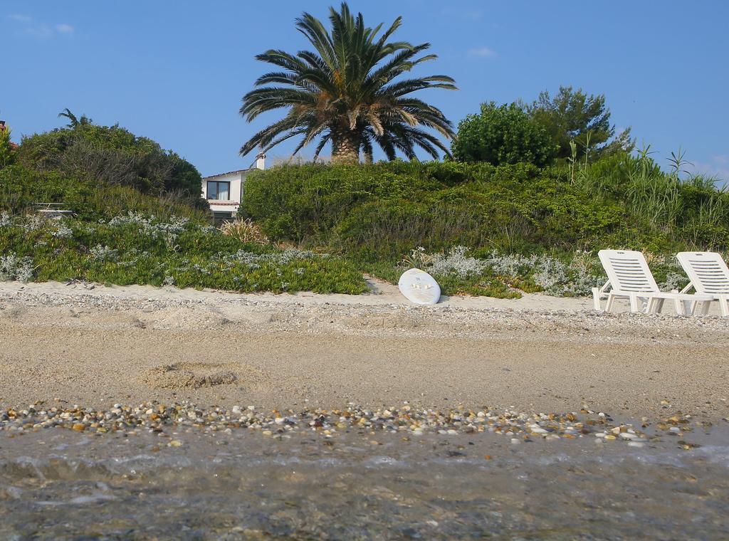 Beach Front Chanioti Polychrono Bagian luar foto