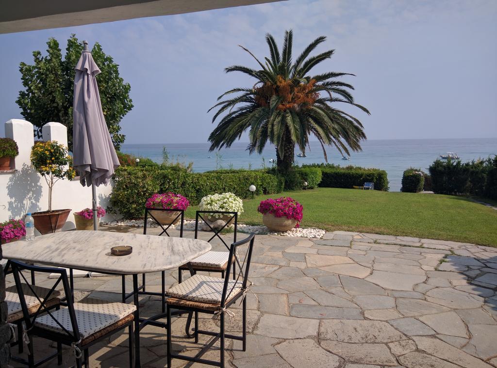 Beach Front Chanioti Polychrono Bagian luar foto